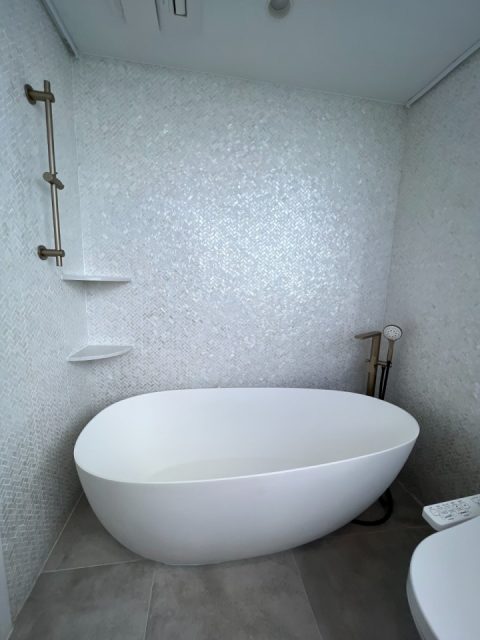 Master Bathroom (2)